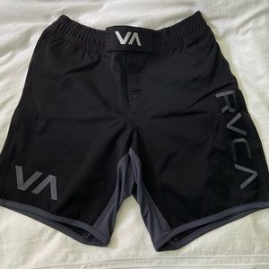 NEW RVCA MMA style shorts size L